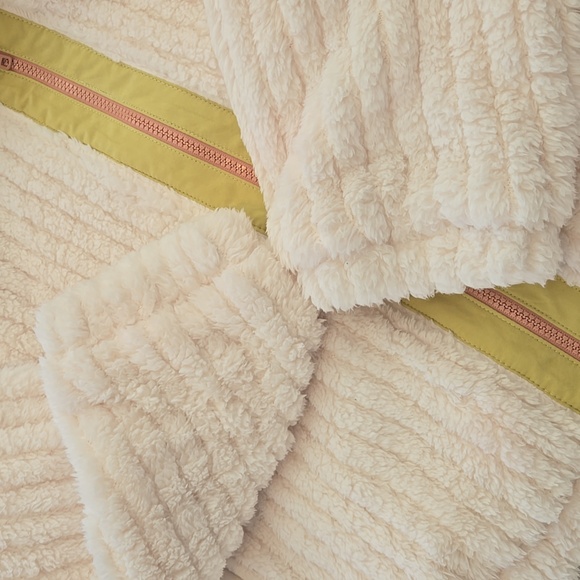 Hem & Thread Cream Sherpa Teddy Jacket - Picture 4 of 11